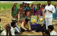 डॉ .बाबासाहेब आंबेडकर यांची १२७वी  जयंती मानवी हक्क अभियानने ऊसाच्या फडात केली साजरी