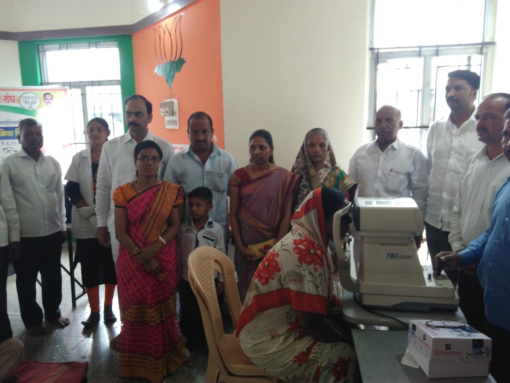 मा.मनोज दादा घोरपडे यांच्या वाढदिवसा निमित्त मसुर येथे नेत्र तपासणी शिबीर संपन्न.