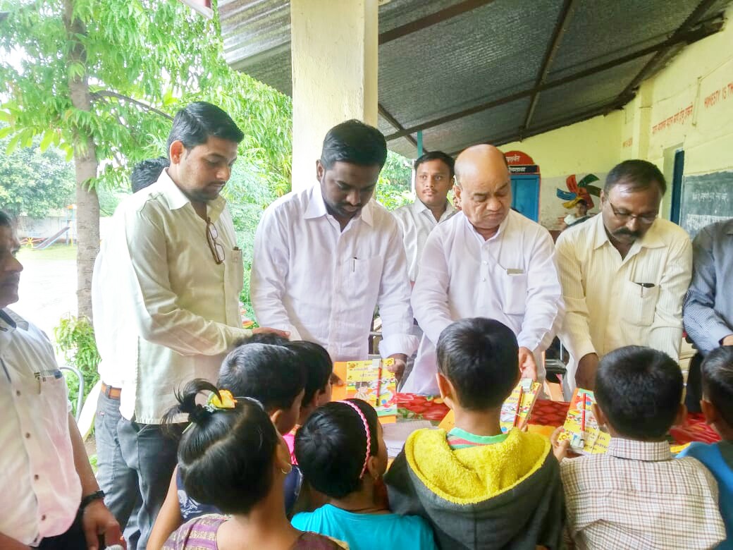 स्व.रघुनाथ(दादा)जाधव यांची २२ वी पुण्यतिथी जि.प.शाळा वाघेश्वर येथे संपन्न