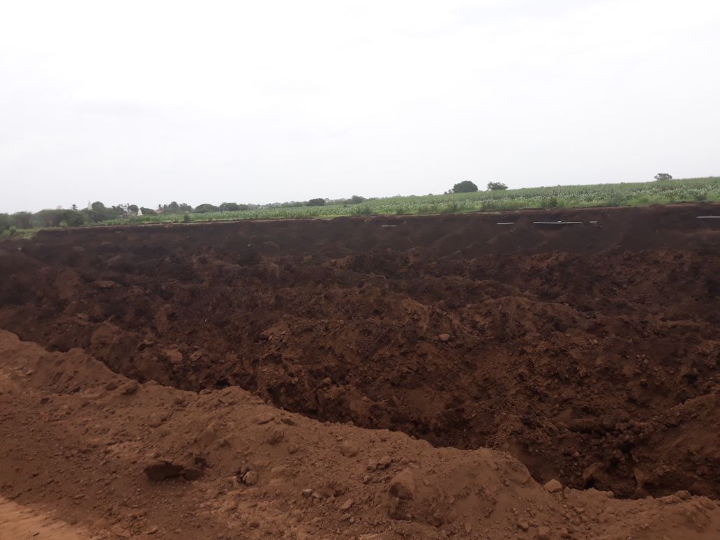 सरडेगावात माती उत्खनन जोमात प्रशासनाचे दुर्लक्ष...