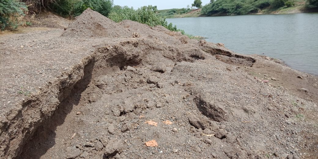 सरडे गावामध्ये वाळू माफियांचा हैदोस प्रशासनाचे दुर्लक्ष