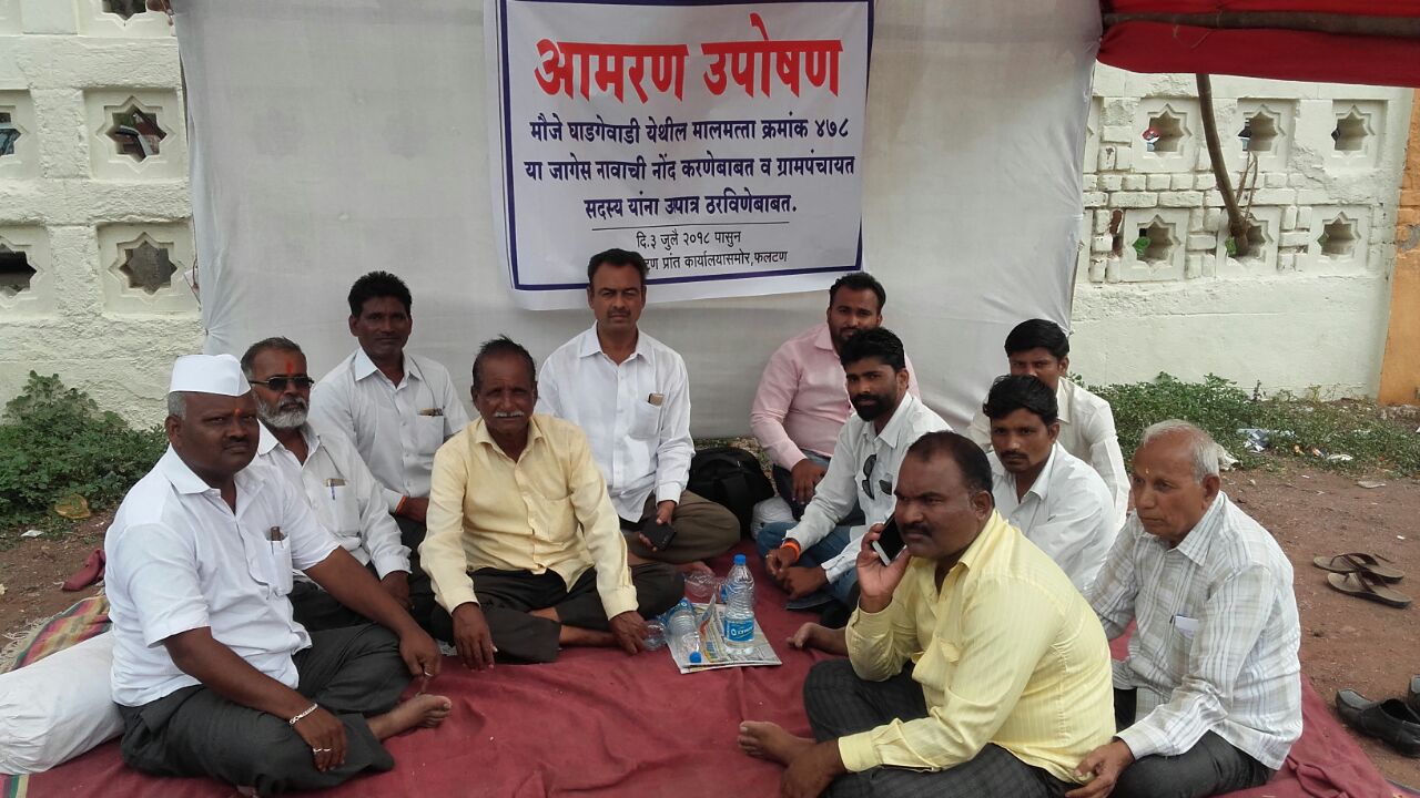 मुलाचा लढा सीमेवर शत्रुशी तर वडिलांचा लढा शासन व्यवस्थेशी.