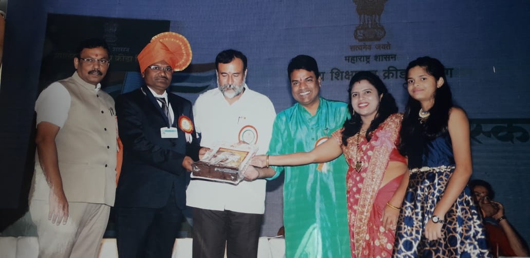 शिक्षकदिनि मा,प्रेमानंद नगराळे सर यांना राष्ट्रीय आदर्श शिक्षक पुरस्काराणे सन्मानित