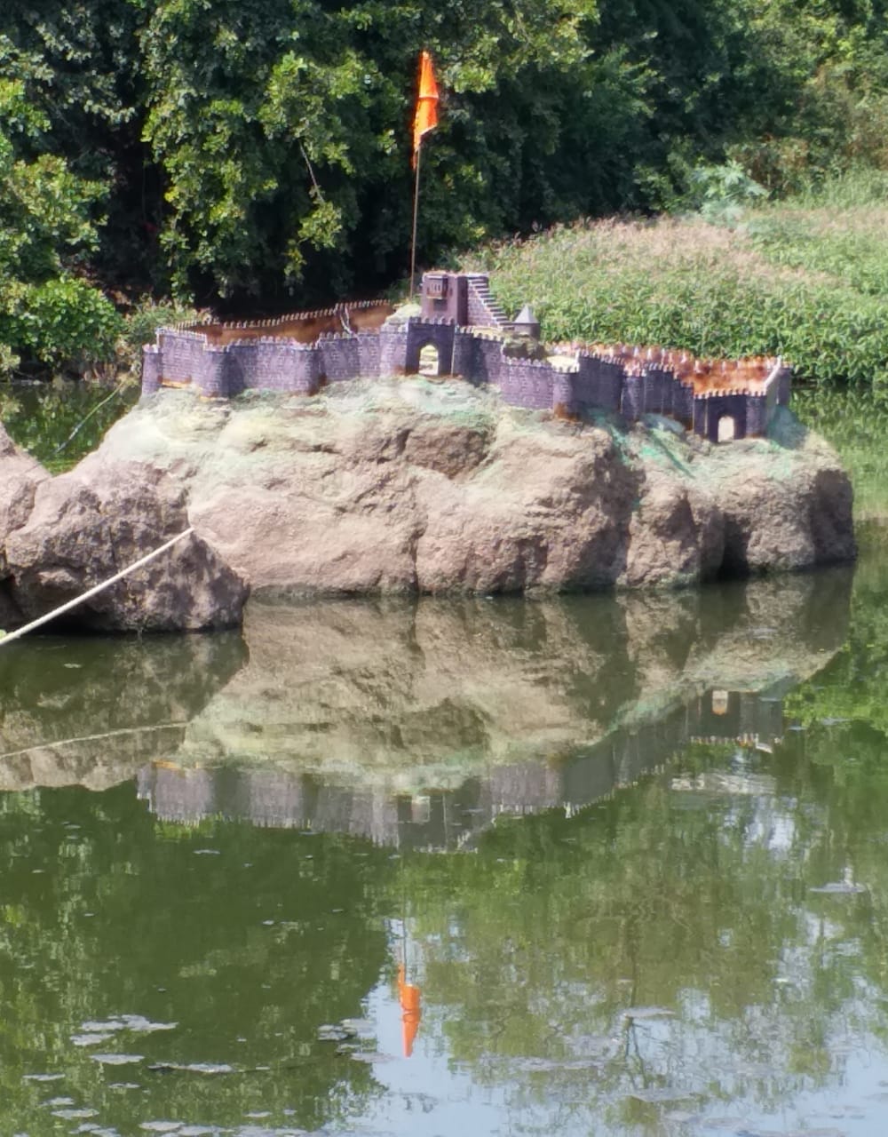 काळेवाडी मध्ये पवना नदीच्या मध्यभागी साकारलाय प्रती जंजीरा किल्ला...