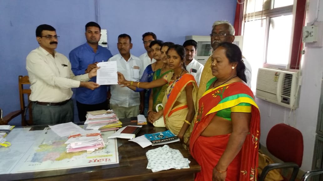 पंचायत समिती सदस्या चा मासिक सभेवर बहिष्कार  मुख्यमंत्री यांना दिले निवेदन