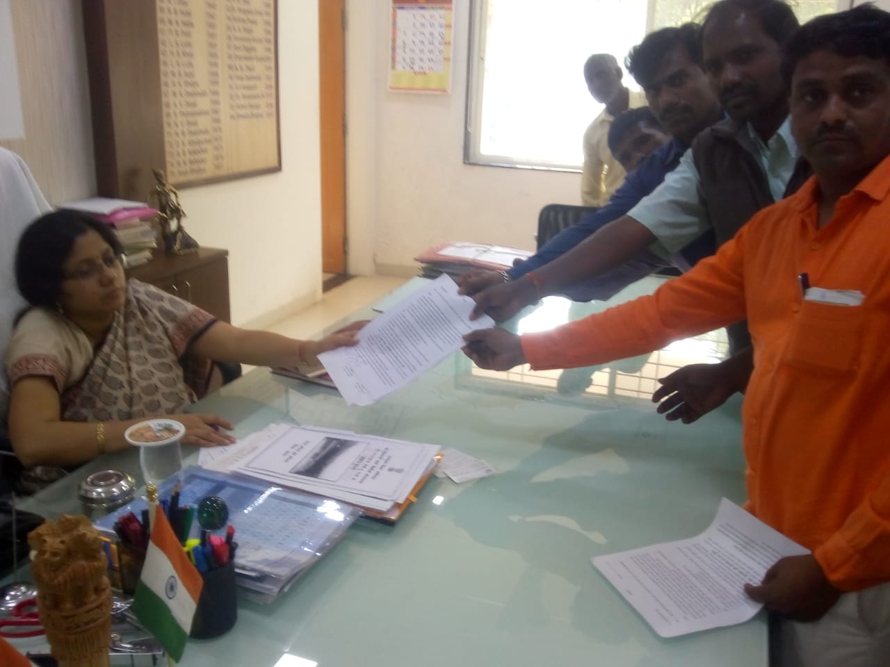 नाडोली गावचे हद्दितील सर्व स्टोन क्रेशर कायम बंद करण्यासाठी जिल्हा अधिकारी यांना निवेदन