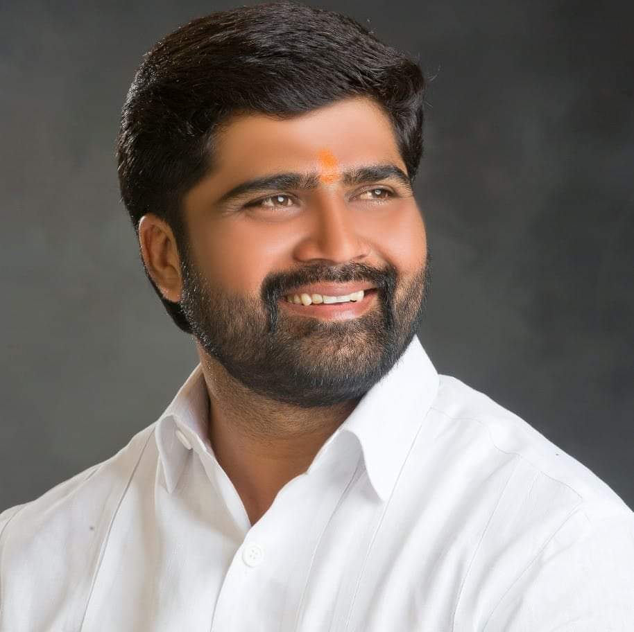 आष्टी विधानसभेच्या निवडणुक लढाईत सतिष आबा शिंदे नावाचे नविन अस्त्र दाखल होणार असलेल्या चर्चाने विरोधाकात घबराटीचे वातावरण