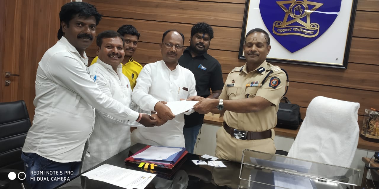 माजी नगरसेवक अर्जुन ठाकरे व पि.चि.मनपा प्रकल्‍प अधिकारी श्री.राजन पाटील यांच्या वर जाती प्रतिबंधक कायदा (एक्‍ट्रॉसिटी एक्‍ट) नुसार गुन्हे दाखल करण्याची मागणी