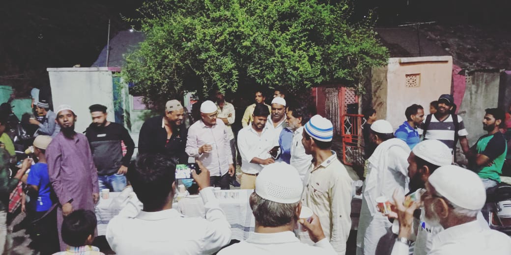 बुद्ध पौर्णिमा निमित्त मुस्लिम बांधवांना केली खिरदान...