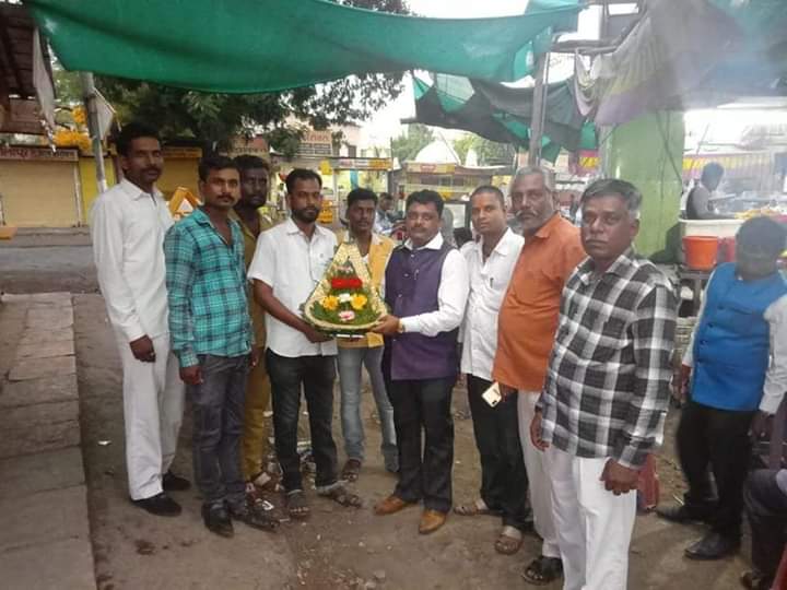 महाराष्ट्र कृती समितीचे सरचिटणीस, कष्टकऱ्यांचे नेते,महाराष्ट्र रिक्षा पंचायत अध्यक्ष बाबा कांबळे यांचा सोलापूर जिल्ह्यातील रिक्षा संघटनेच्या वतीने सत्कार