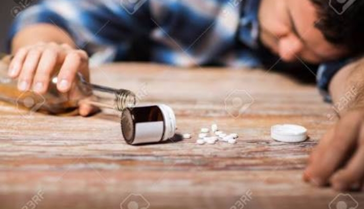 दारू बंदी जिल्ह्यात दारूचा महापूर एकचा गेला दारूमुळे बळी