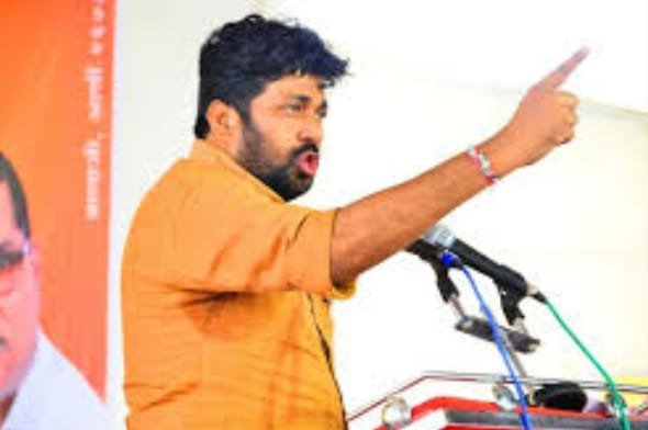 शेतक-यांना शिव्या देणारा रावसाहेब दानवेंसारखा निवडून येतोच कसा? - आ. बच्चू कडू