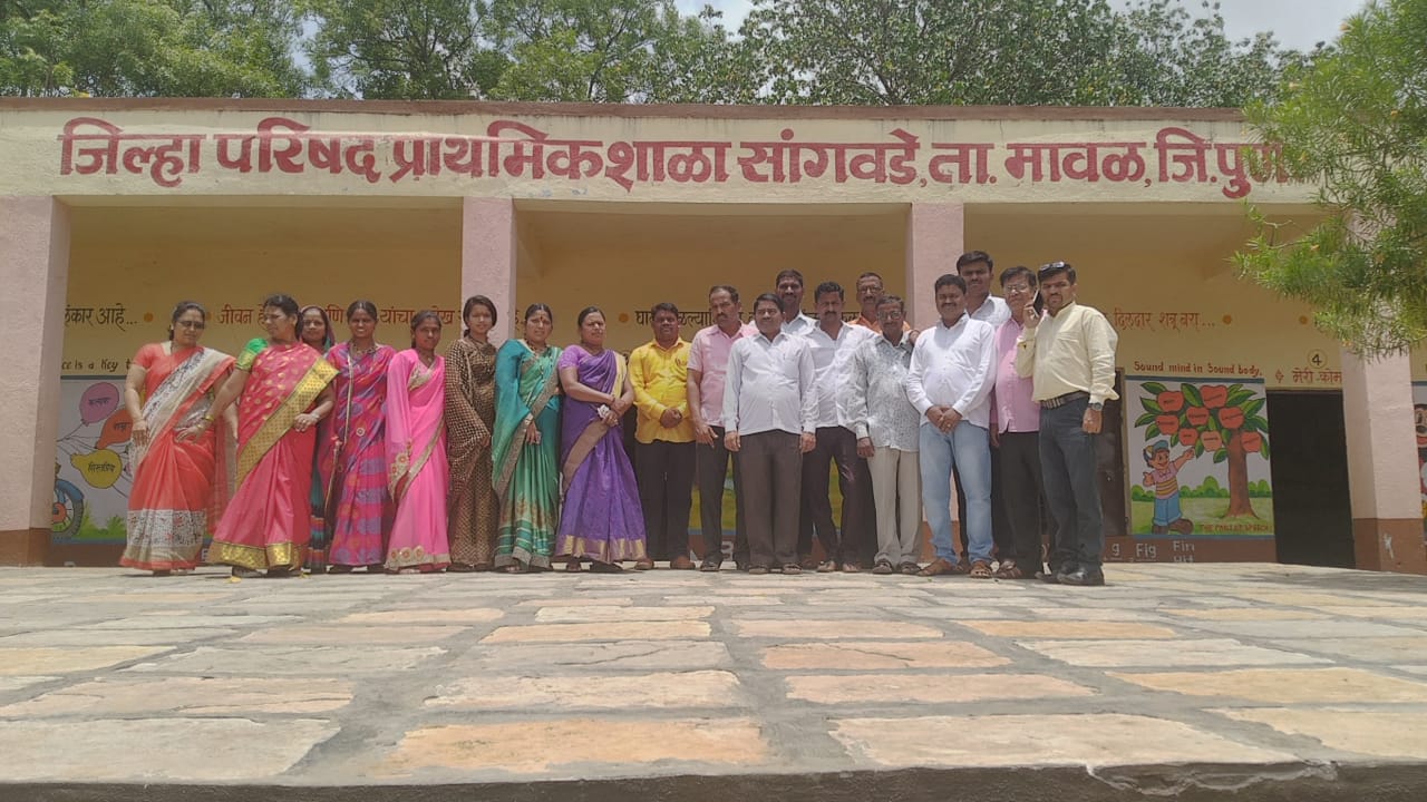 सांगवडे मधील शाळेत विद्यार्थ्याचे ढोल ताशांच्या गजरात स्वागत.