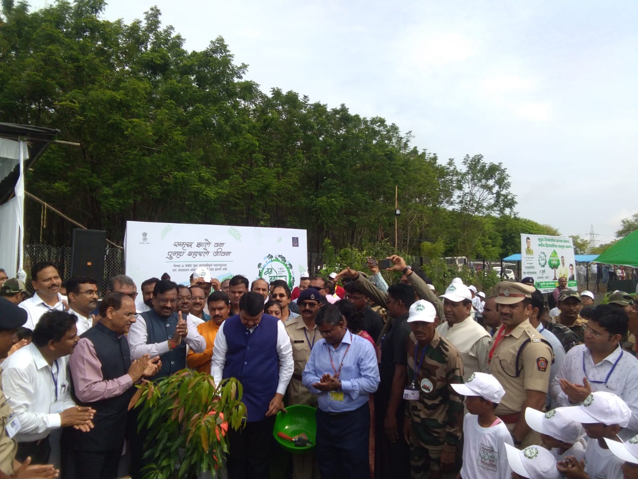 मुबलक प्राणवायू,पाणी मिळण्यासाठी  पर्यावरणाचा ऱ्हास टाळणे गरजेचे- मुख्यमंत्री देवेंद्र फडणवीस