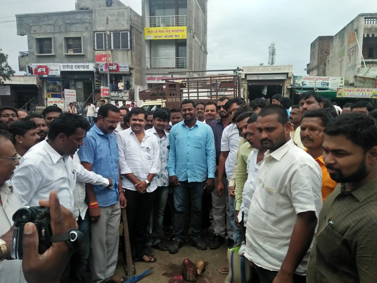युवा नेते जयदत्त धस यांच्या हस्ते काँक्रटीकरन रस्त्याचा शुभारभ