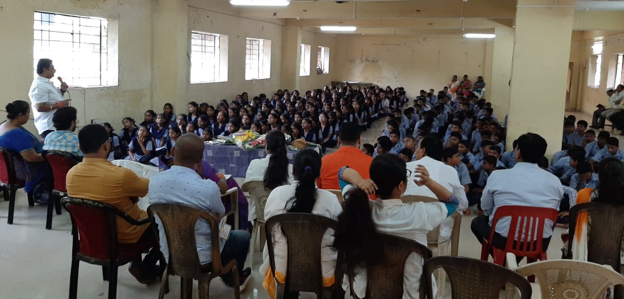 युवासेना व डॉ.कुणाल देशमुख यांच्या संयुक्त विद्यमाने तंबाखुमुक्त शाळा अभियान