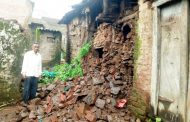 गरिबीने गाडले परिस्थितीने नाडले,पावसाच्या माऱ्याने एकच घर दोनदा पाडले