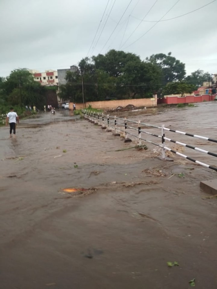 दमदार  पावसामुळे फलटण तालुक्यातील शेतकरी वर्ग सुखावला