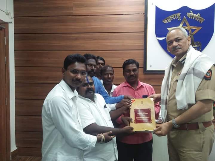 नवनिर्वाचित पोलिस आयुक्त मा.संदिप बिष्णोई साहेब यांचा संविधान देऊन सत्कार