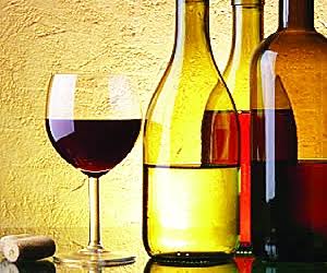 माजी सरपंचाच्या अवैध दारु अड्डयावर छापा