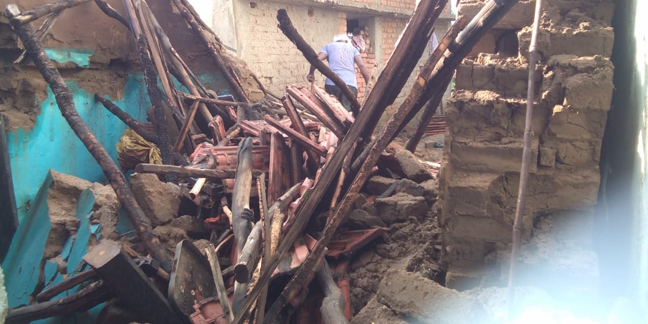 सततधार पाऊसामुळे घरांची पडझर