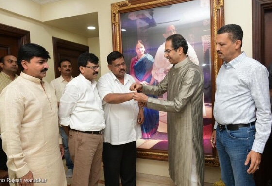 भाजपतुन राष्ट्रवादीत गेलेले “बाळासाहेब सानप” शिवसेनेत… तेवीस दिवसात तिसरा पक्षप्रवेश…