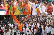 अर्ज भरण्यापूर्वी आमदार लक्ष्मण जगताप यांनी चिंचवड मतदारसंघात पदयात्रेद्वारे केले मोठे शक्तीप्रदर्शन
