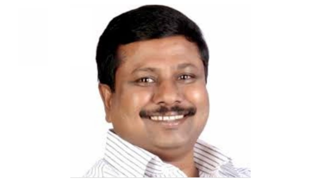 राष्ट्रवादीने आपला उमेदवार बदलुन, माजी आमदार अण्णा बनसोडे यांना दिली उमेदवारी