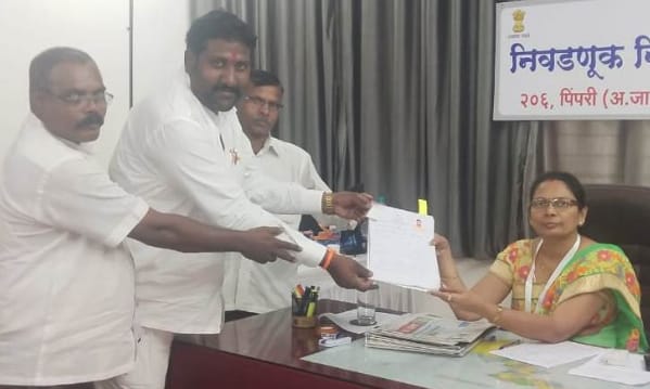 युवराज दाखले यांचा पिंपरी मतदारसंघातून अपक्ष अर्ज दाखल