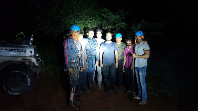 ३ तासांच्या परिश्रमानंतर पुण्यातील ट्रेकर्सची सुटका…
