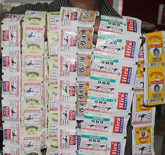 अवैधपणे गुटखा विक्री करणाऱ्या वर गुन्हा दाखल