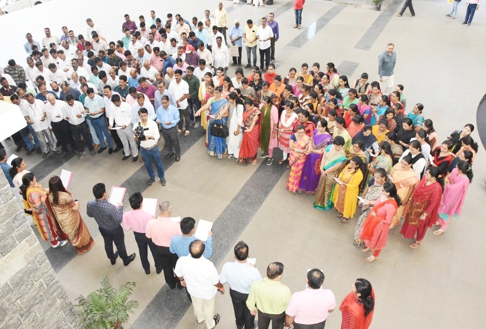जिल्हा प्रशासनाच्यावतीने संविधान दिन साजरा