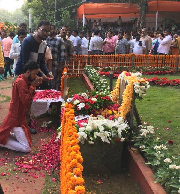 हिंदूह्रदयसम्राठ शिवसेनाप्रमुख बाळासाहेब ठाकरे  यांना मातोश्री सामाजिक संस्थेचे अभिवादन