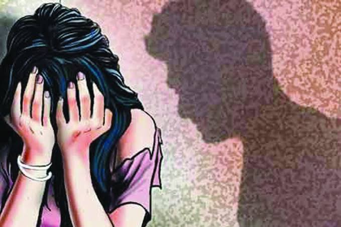 उसणे घेतलेले पैसे परत न दिल्याने महिलेवर केला बलात्कार