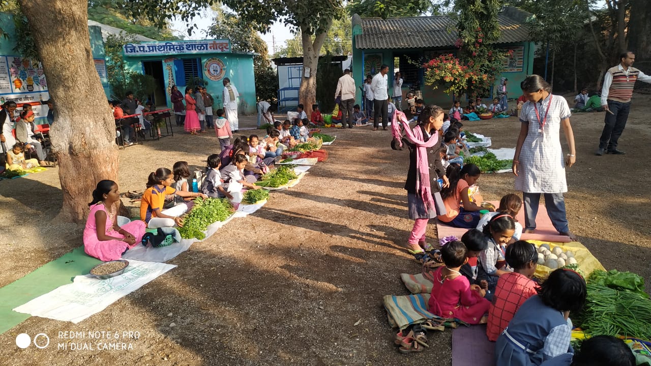 जिल्हा परिषद शाळेत चिमुकल्यांचा “स्टॉल डे” उत्साहात साजरा
