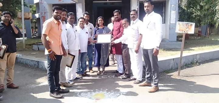 डिकसळ ग्रामपंचायत कार्यालयाचा उस्मानाबाद येथे सत्कार