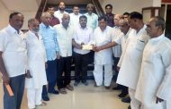 अ.भा.मराठी साहित्य संमेलनासाठी उस्मानाबाद जनता सहकारी बँकेकडून ७ लाखाचा निधी संमेलनाच्या यशस्वीतेसाठी सर्वतोपरी सहकार्य करणार- अध्यक्ष ब्रिजलाल मोदाणी