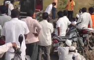 भूम तालुक्यातील नळी वडगाव फाटा येथे शेतकऱ्यांचा रास्ता रोको..