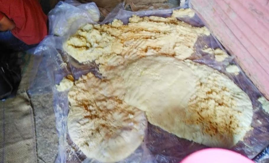 येरमाळ्यात अन्न व औषध प्रशासनाकडून २८२ किलो बनावट खवा जप्त