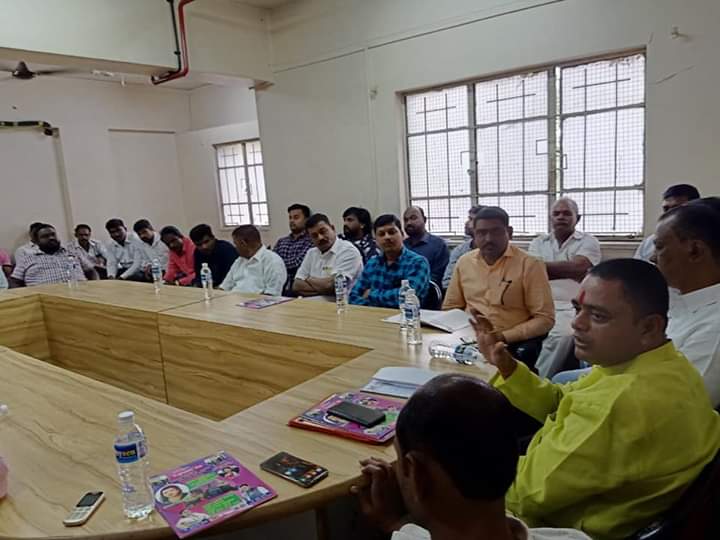 मुक्त रिक्षा परवाना बंद करा यासह सहा ठराव मंजूर करत महाराष्ट्र रिक्षा पंचायत कार्यकरण्याची बैठक संपन्न