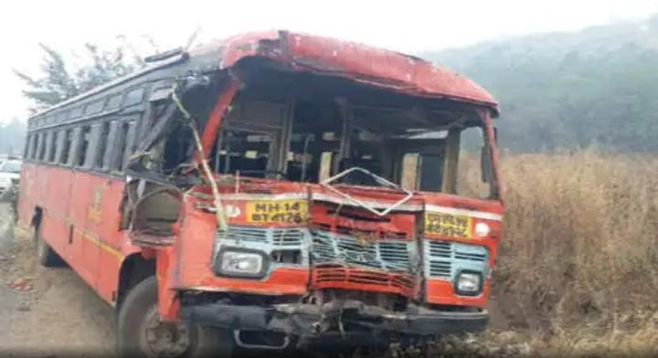 शाळेची सहल घेऊन गेलेल्या बसला अपघात १५ विध्यार्थी जखमी
