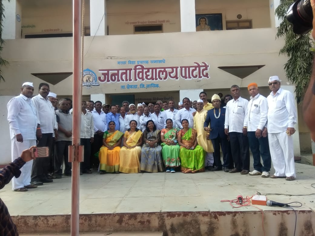 ३४ वर्षाच्या खंडानंतर विद्यार्थ्यांनी दिला जुन्या आठवणींना उजाळा..