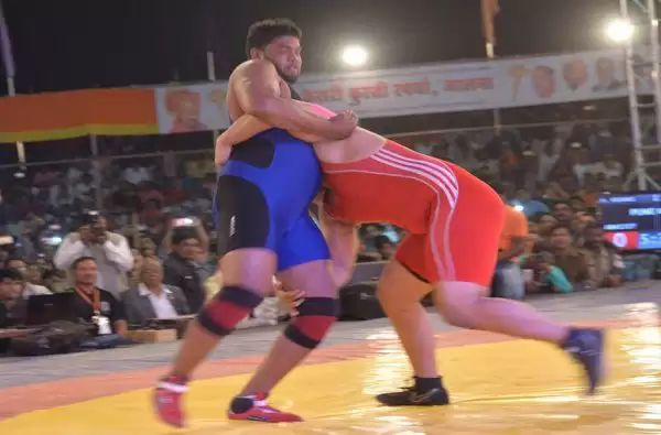 गतविजेता बाला रफिक शेख आणि उपविजेता अभिजीत कटके स्पर्धेबाहेर