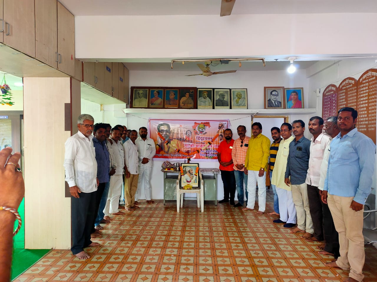 शिवसेना प्रमुख बाळासाहेब ठाकरे जयंती निमित्त फलटण ग्रामस्थांनी केले अभिवादन