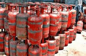 गॅस ‘भडकणार’! सिलिंडर १०० ते १५० रुपयांनी महागणार ?