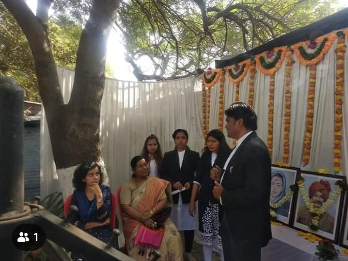 पुणे जिल्हा सत्र न्यायालय येथे काल ज्ञानज्योती सावित्रीमाई फुलेंची १८९ वी जयंती विधायक पध्दतीने साजरी…