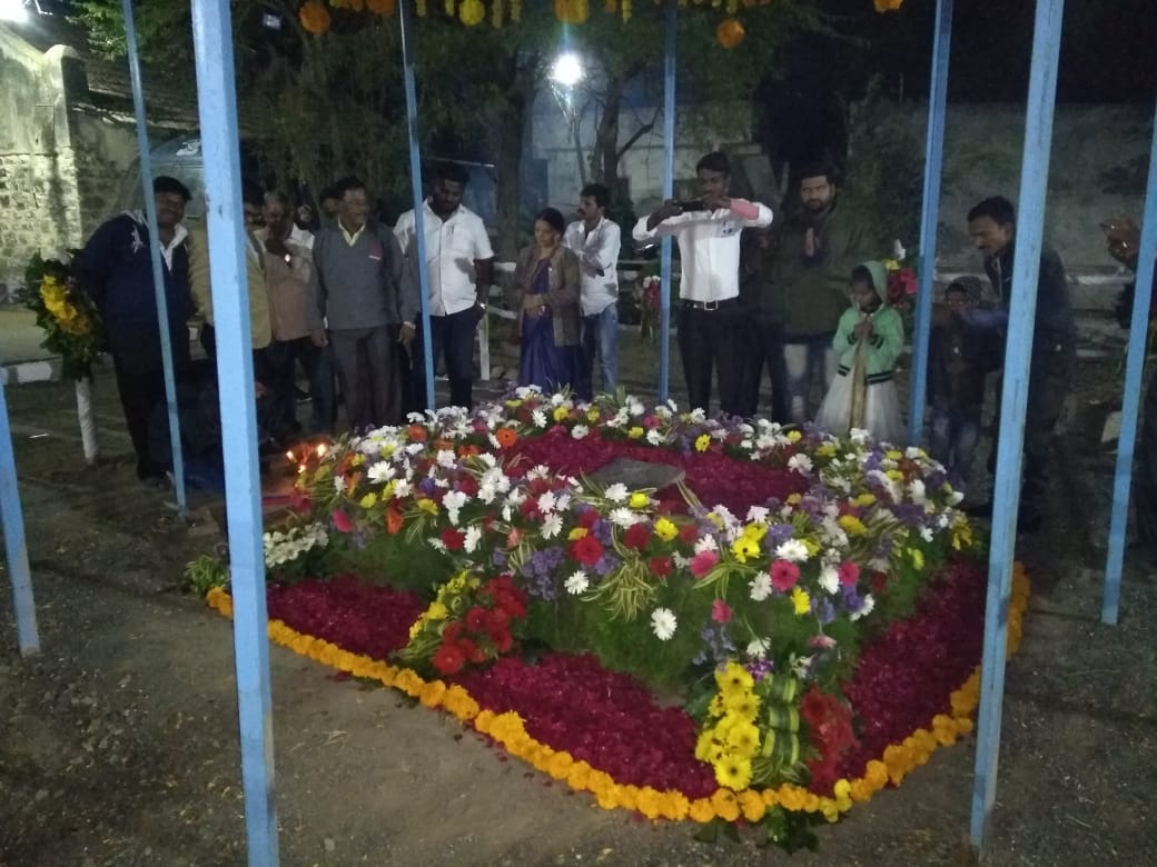 गोविंद गोपाळ यांच्या समाधीस अभिवादन करून लाखोंच्या जनसागराने केले नवीन वर्षाचे स्वागत