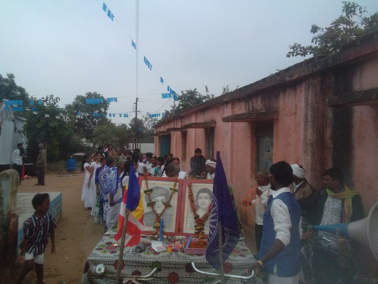 येणोली माल मधे क्रांतिज्योती सवित्रीमाई फुले यांची जयंती साजरी