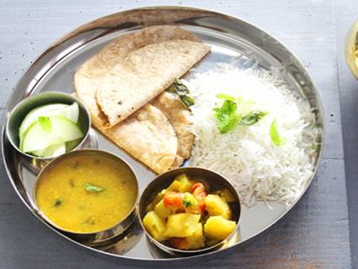 शिवथाळीसाठी आधार कार्डची सक्ती ही अफवा– मुख्यमंत्री कार्यालय