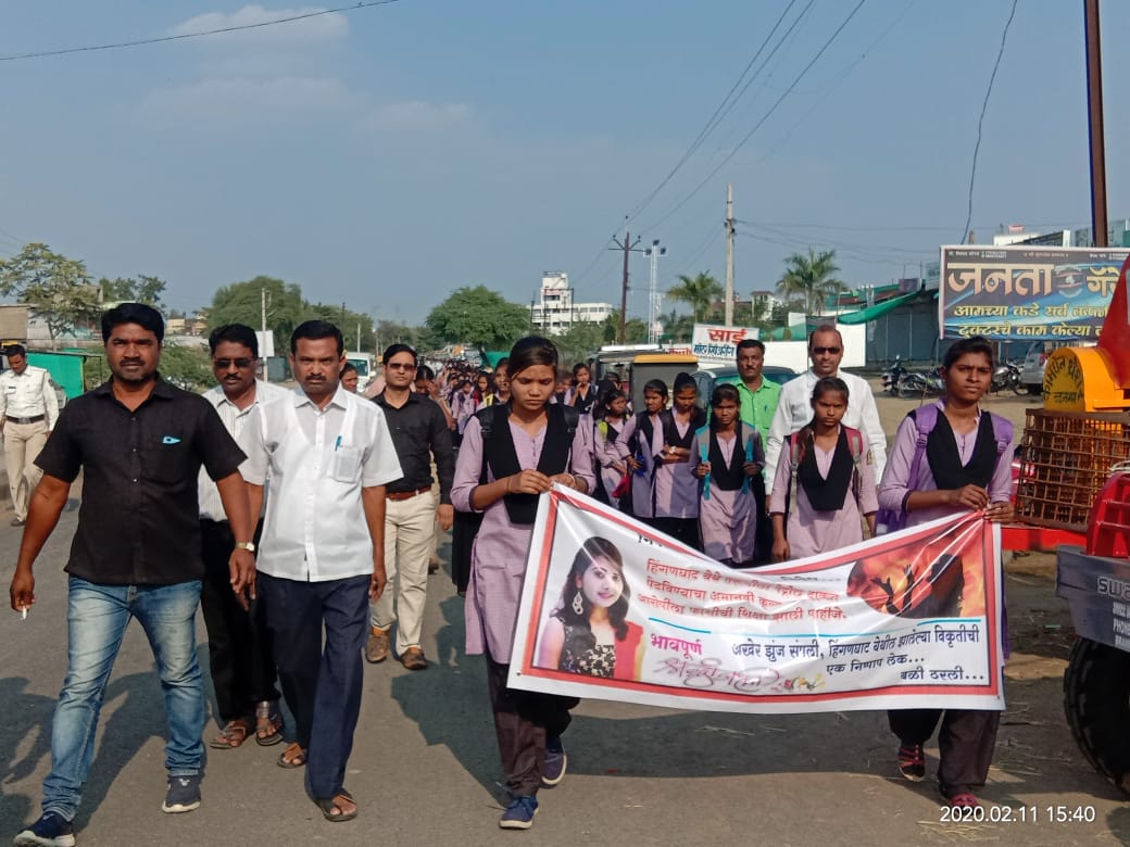 चिमूर तहसील कार्यालयावर काॅलेजच्या विद्यार्थीसह सर्वपक्षीय मुकमोर्चा